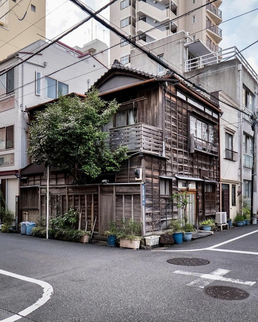 Instagram Account Shows How Past And Present Merge In Harmony In Japan