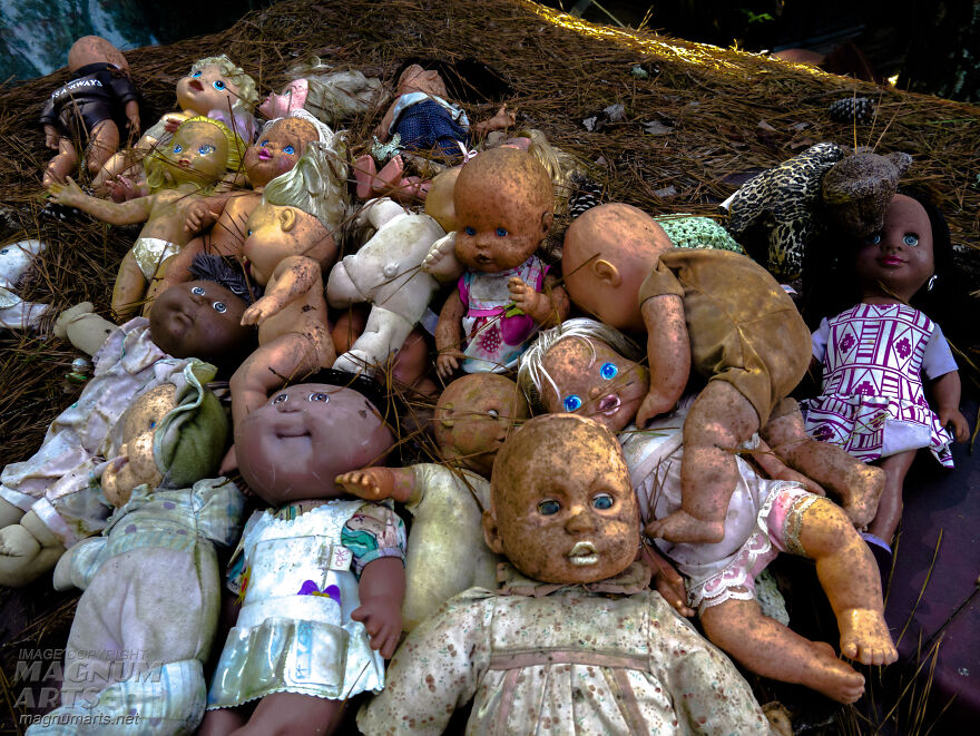 I Took Pictures In Old Car City, A Classic Car Graveyard (23 Pics)