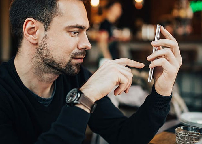 Boss Criticizes Bartender For Drinking During His Day Off, Changes His Tone Immediately When They Quit Boss Criticizes Bartender For Drinking During His Day Off, Changes His Tone Immediately When They Quit