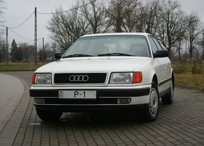 Audi 100 Sedan