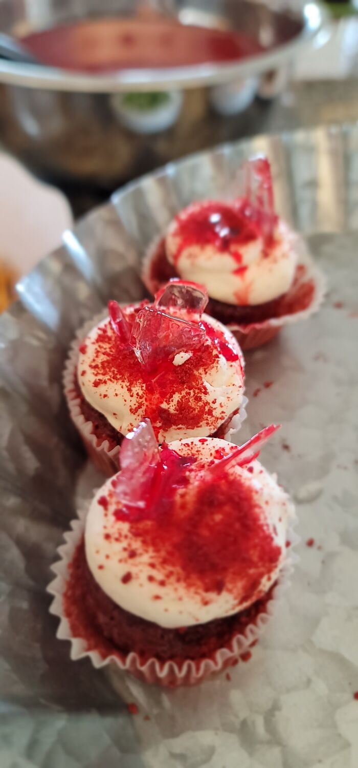 Cupcakes With Cornstarch Bloody Sugar Glass Shards.
