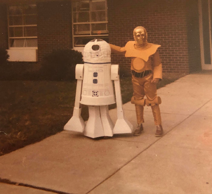 Vi el otro post, y tuve que compartir esto. Mi hermano y yo, en Halloween de 1977, también entre la primera generación de cosplayers de SW