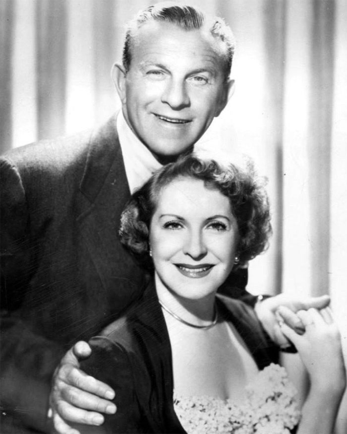 George Burns and Gracie Allen smiling