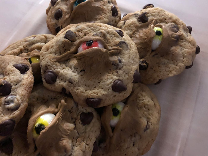 Aterradoras galletas con ojos, cortesía de los padres de mi amigo