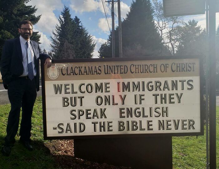 Bienvenidos los inmigrantes, pero sólo si hablan inglés. Nunca dicho por la Biblia