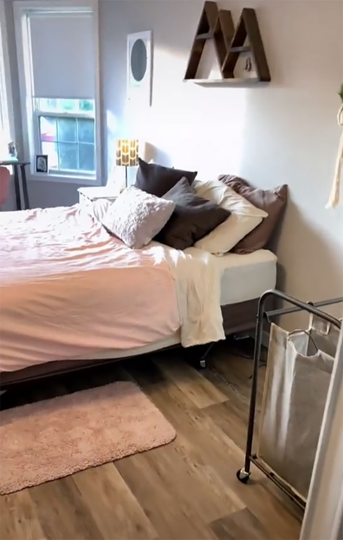 Couple And Their 5 Kids Live Their Life "Unblended" In Two Separate Suites In The Same House Couple And Their 5 Kids Live Their Life "Unblended" In Two Separate Suites In The Same House