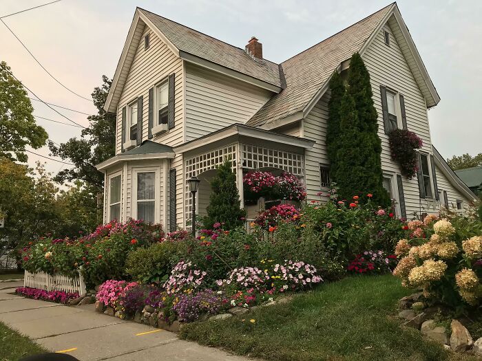 This House Around The Corner From Me Takes My Breath Away Every Time I Walk By