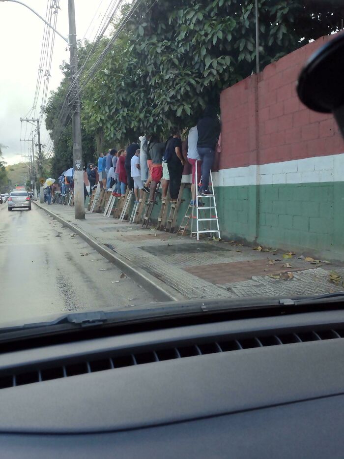 Rental Stairs For Fluminense Supporters Watch The Team At Their Training Grounds