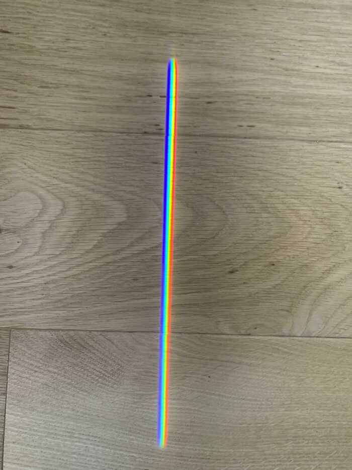 Este espectro de color puro en mi piso ahora mismo