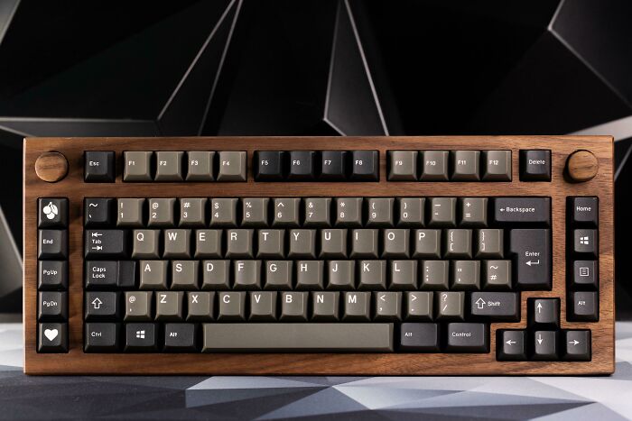Here Is A Very Classy Looking Keyboard Build That I Made! Case Is Made From Walnut