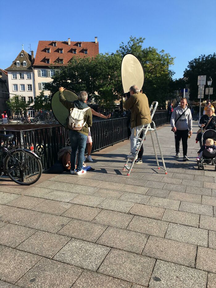 Seen In Strasbourg. Influencer Pretends To Use A Selfie Stick As Entourage Shoots. They Were There For At Least 30 Minutes. Best Was Seeing Her Smoke After In A Winter Coat ‘Cuz It Was Chilly Af