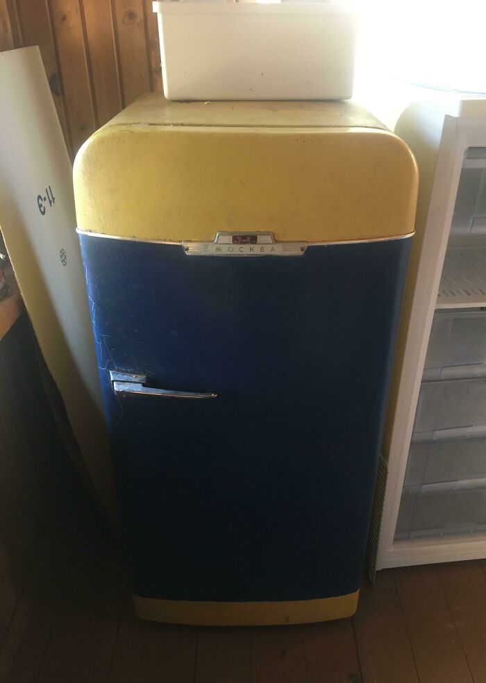 This Зил Soviet Fridge Is Over 50 Years Old, And Is Still Actively Used By Our Family Without Issues