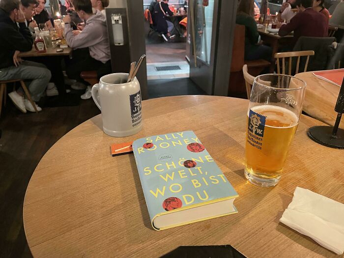 Was Invited On My First Date Since The Pandemic. As Soon As We Began Discussing Date Details, Facebook Services Crashed And Now I’m Reading A Book Alone In A Bar