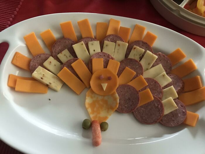 My 17 Year Old Cousin Made This For The Family Thanksgiving Party. Took Me A Good 30 Minutes To Notice