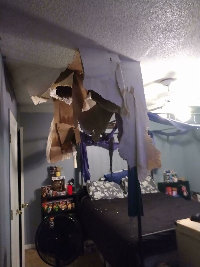 This Happened To My Mom's Room At 3 In The Morning
