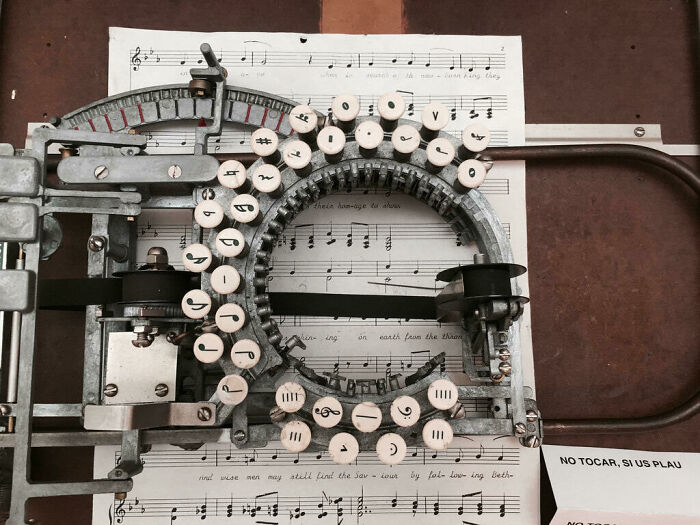  Máquina de escribir para notas musicales