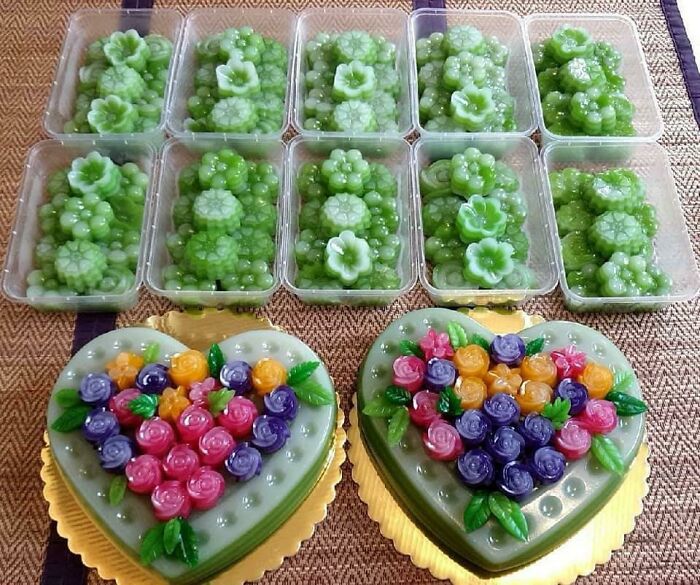 My Stepmum Makes Thai Sweets To Sell To Friends And I Think They Look Stunning. (Thai Layered Jelly Dessert)