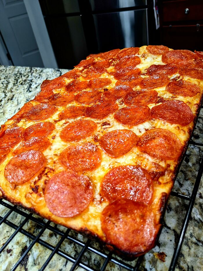[homemade] Detroit Pizza