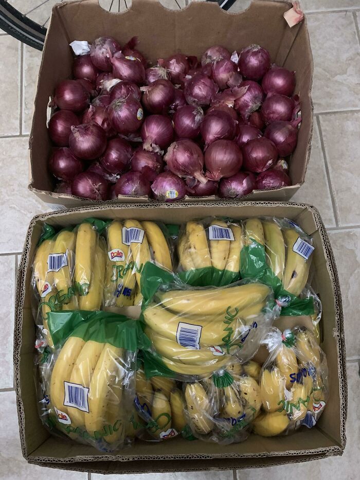 ¿Alguien sabe de alguna receta que lleve como 80 cebollas moradas y 60 bananas?