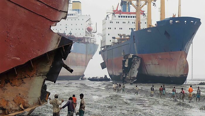 Ship Breaking. One Of The Most Dangerous Jobs In The World