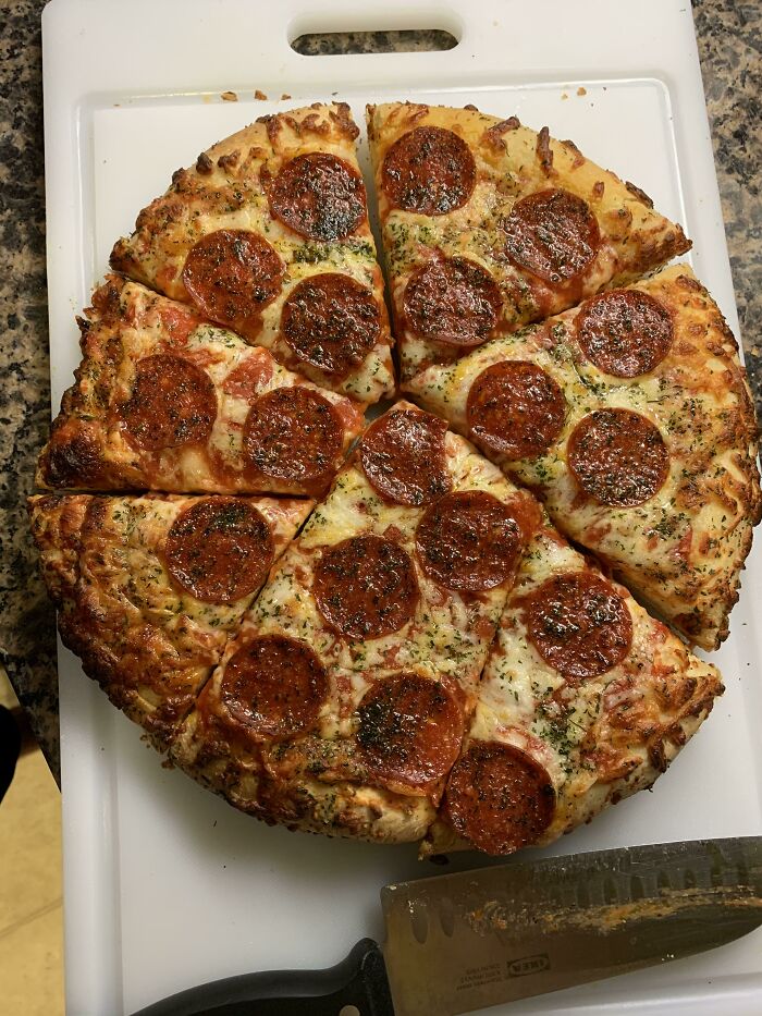 The Way My Boyfriend Cuts His Pizza To Avoid Cutting The Pepperoni