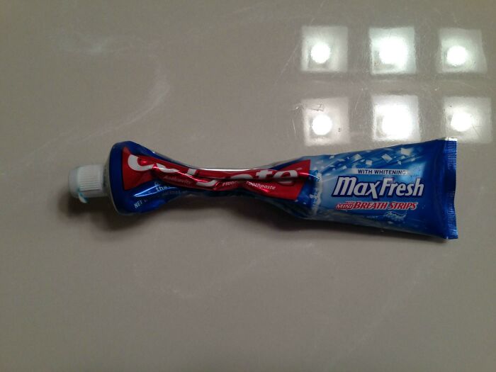 This Is How My Boyfriend Squeezes Out Toothpaste