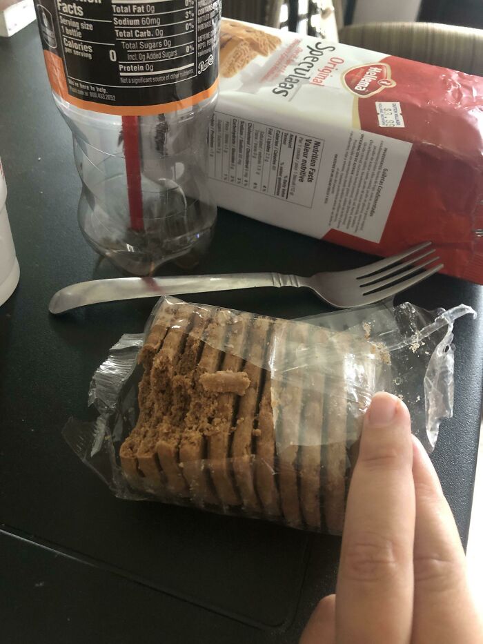 Got My Boyfriend Some Nice Cookies Imported From Holland, Turns Out He’s A Monster