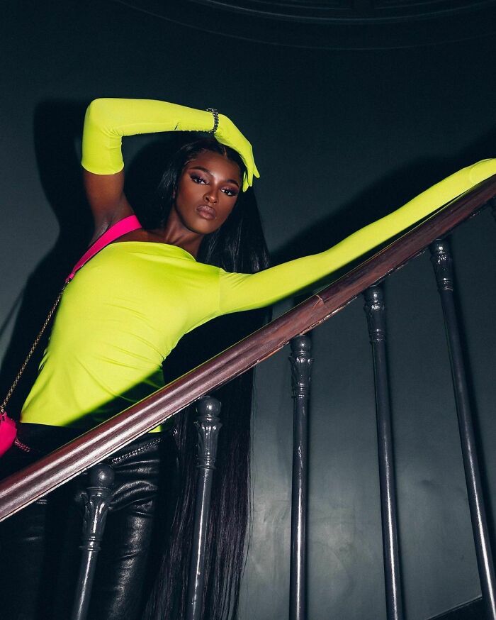 Black Top Model Redid Her Own Makeup And Hair 10 Minutes Before Walking The Runway Because The Makeup Artists Failed Black Top Model Redid Her Own Makeup And Hair 10 Minutes Before Walking The Runway Because The Makeup Artists Failed