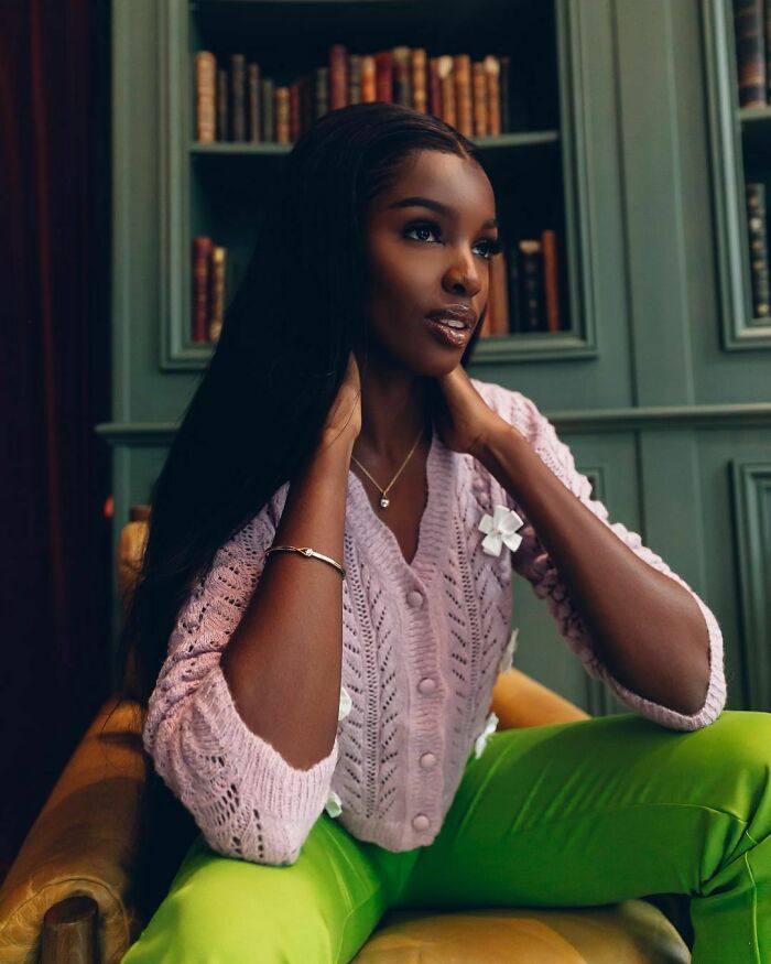 Black Top Model Redid Her Own Makeup And Hair 10 Minutes Before Walking The Runway Because The Makeup Artists Failed Black Top Model Redid Her Own Makeup And Hair 10 Minutes Before Walking The Runway Because The Makeup Artists Failed