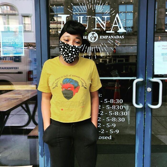Restaurant Finds This Anti-Masker's 1-Star Review So Ridiculous That They Put It On A T-Shirt And People Are Loving It