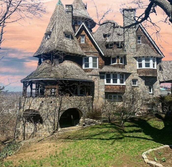 Overcliff Castel Built In 1892 In Yonkers, New York