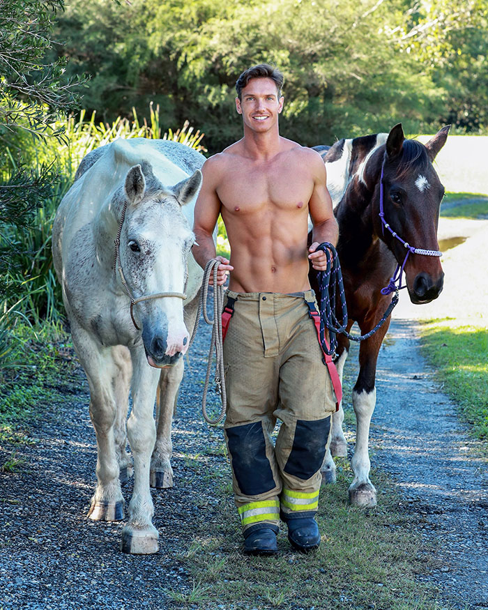 Australian-Firefighters-Charity-Animals-Calendar-2022