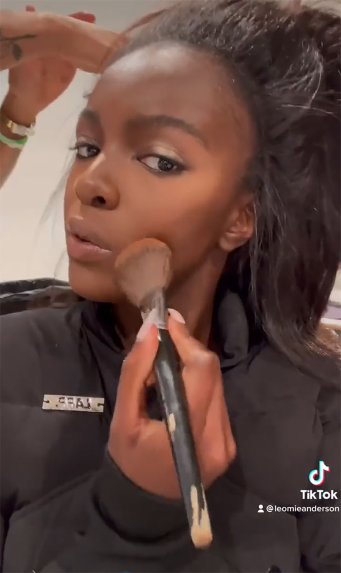 Black Top Model Redid Her Own Makeup And Hair 10 Minutes Before Walking The Runway Because The Makeup Artists Failed