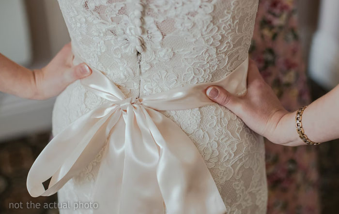 “Only Smart Brides Save Money”: Fiancé Loses It After Finding Out His Wife-To-Be Spent $400 Of Her Own Money On A Wedding Dress