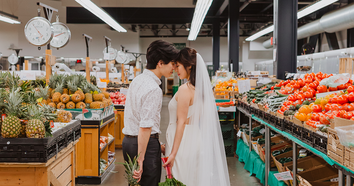 This Couple Decided To Take Their Engagement Photoshoot To The Next Level By Taking Photos At A Grocery Store