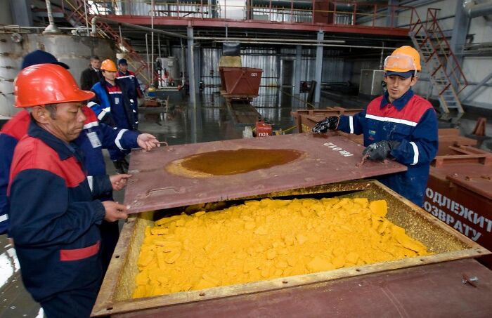Kazakhstani Workers Handling Yellowcake Uranium