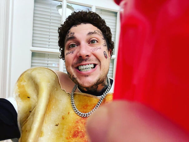 frank-iero-as-toast-malone-618177d379e9f-png.jpg