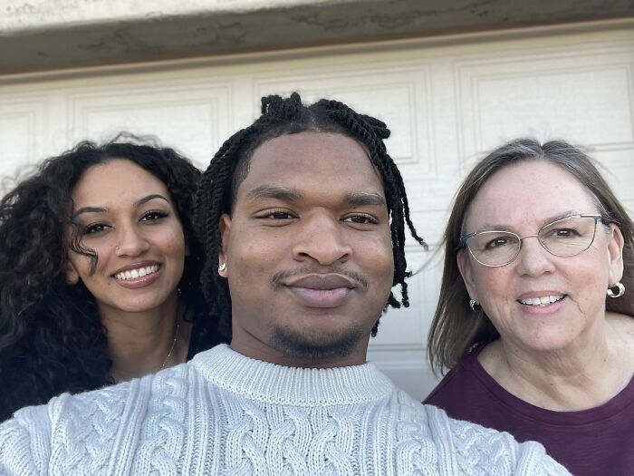 Grandma And A Stranger Who She Accidentally Invited To Thanksgiving Share Their 6th Celebration Together
