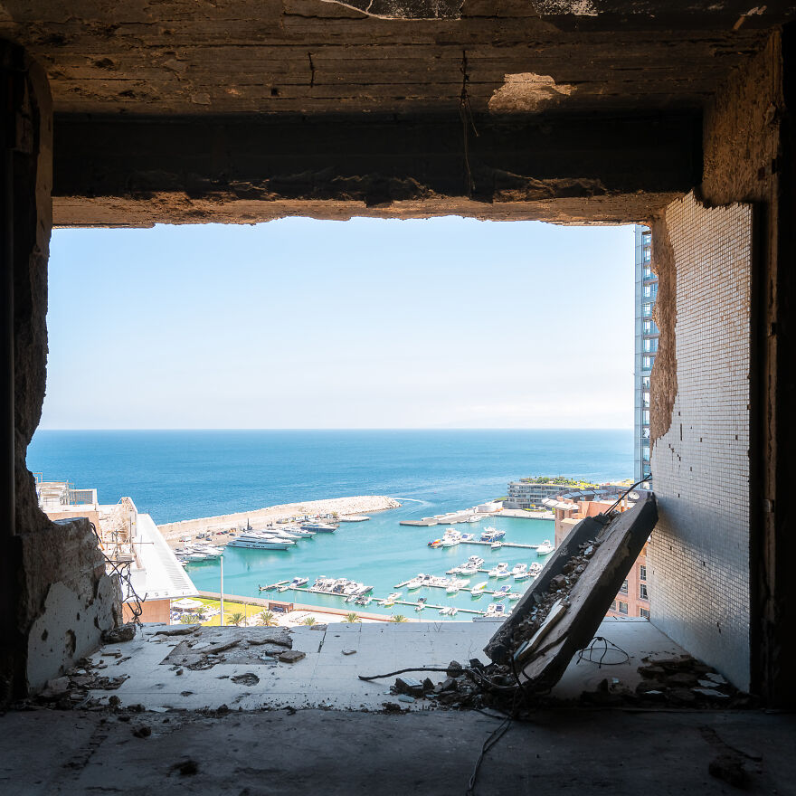 I Photographed The Abandoned Holiday Inn Hotel In Beirut, Lebanon I Photographed The Abandoned Holiday Inn Hotel In Beirut, Lebanon