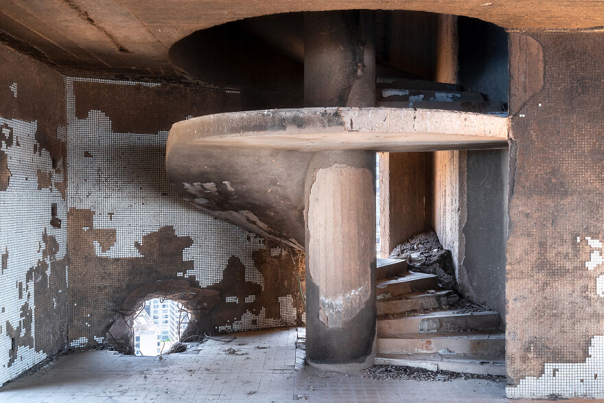 I Photographed The Abandoned Holiday Inn Hotel In Beirut, Lebanon I Photographed The Abandoned Holiday Inn Hotel In Beirut, Lebanon