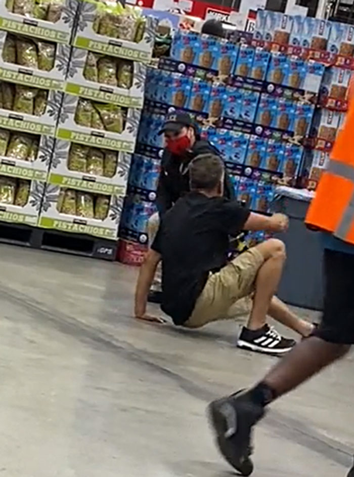 Anti-Masker Gets Roasted Online For Lying On Costco Floor For 8 Minutes To Protest Mask Requirements Anti-Masker Gets Roasted Online For Lying On Costco Floor For 8 Minutes To Protest Mask Requirements