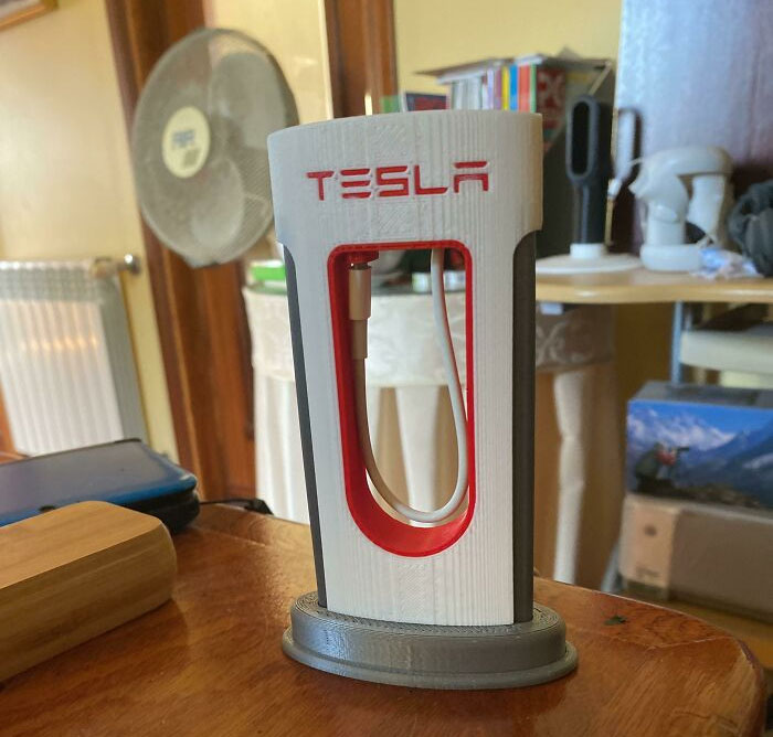 I 3D Printed A Tesla Supercharger But For My Phone