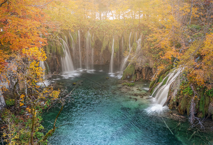 I Travelled To Plitvice Lakes In Croatia And Took Pictures Of Colorful Waterfalls There (28 Pics)
