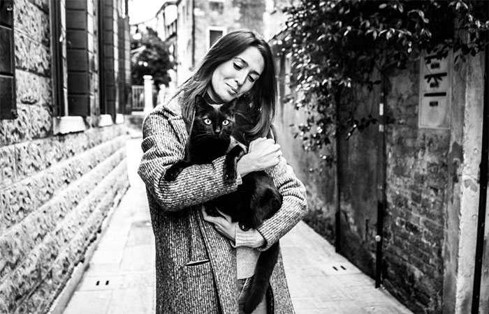 I Take Photographs Of People With Their Cats In Venice, Italy, And Here Are The Best 20 Pics