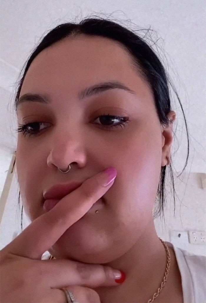 "Our Packaging Can Be Seen In The Background:" Small Business Owner Exposes Lying Customer "Our Packaging Can Be Seen In The Background:" Small Business Owner Exposes Lying Customer