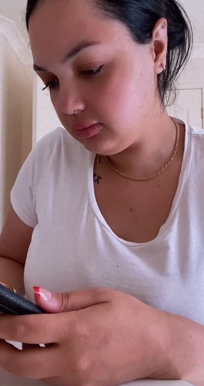 "Our Packaging Can Be Seen In The Background:" Small Business Owner Exposes Lying Customer "Our Packaging Can Be Seen In The Background:" Small Business Owner Exposes Lying Customer