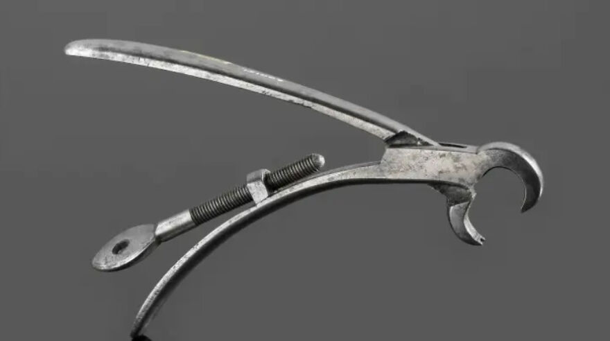 10 Horrifying Old Medical Devices That Will Make You Glad You Live In The 21st Century