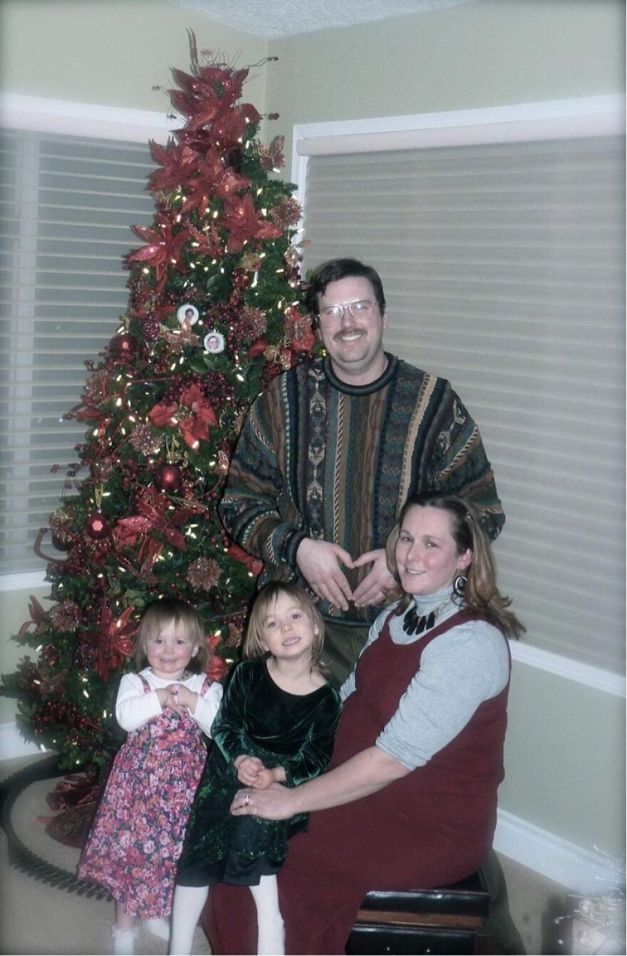 10 Years The Preece Family Has Taken Awkward Christmas Photo That Are So Bad You Love Them