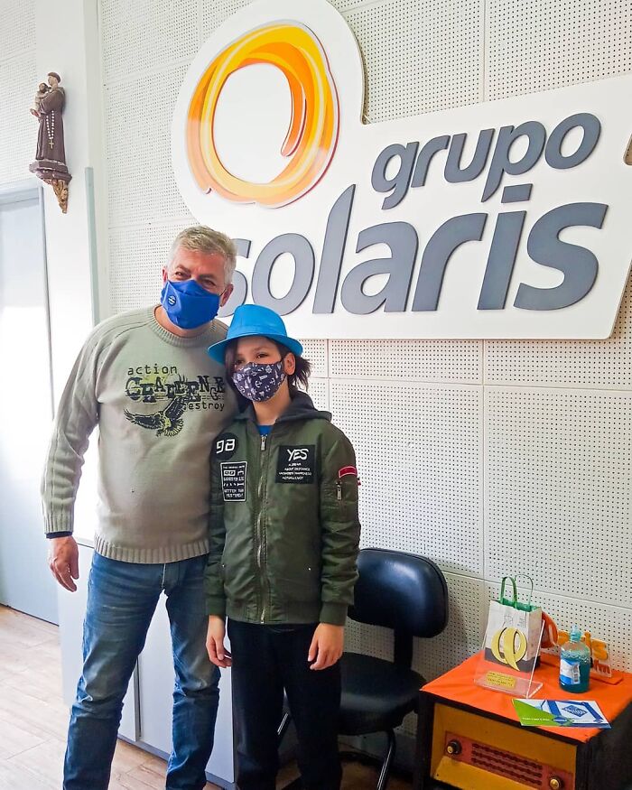 11-Year-Old Brazilian Boy Bathes Stray Dogs On Saturdays To Increase Their Chance At Being Adopted 11-Year-Old Brazilian Boy Bathes Stray Dogs On Saturdays To Increase Their Chance At Being Adopted