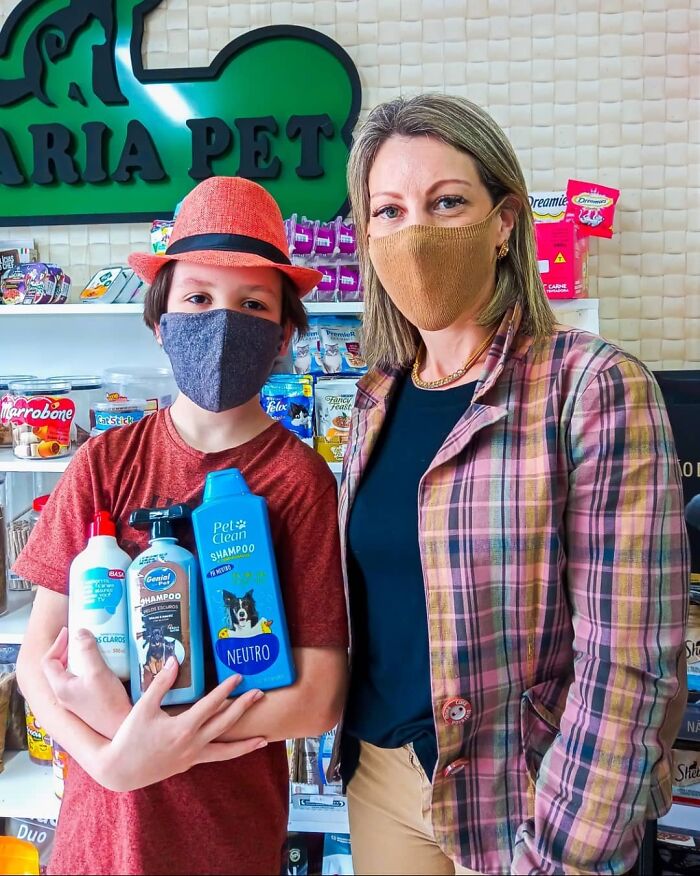 11-Year-Old Brazilian Boy Bathes Stray Dogs On Saturdays To Increase Their Chance At Being Adopted 11-Year-Old Brazilian Boy Bathes Stray Dogs On Saturdays To Increase Their Chance At Being Adopted